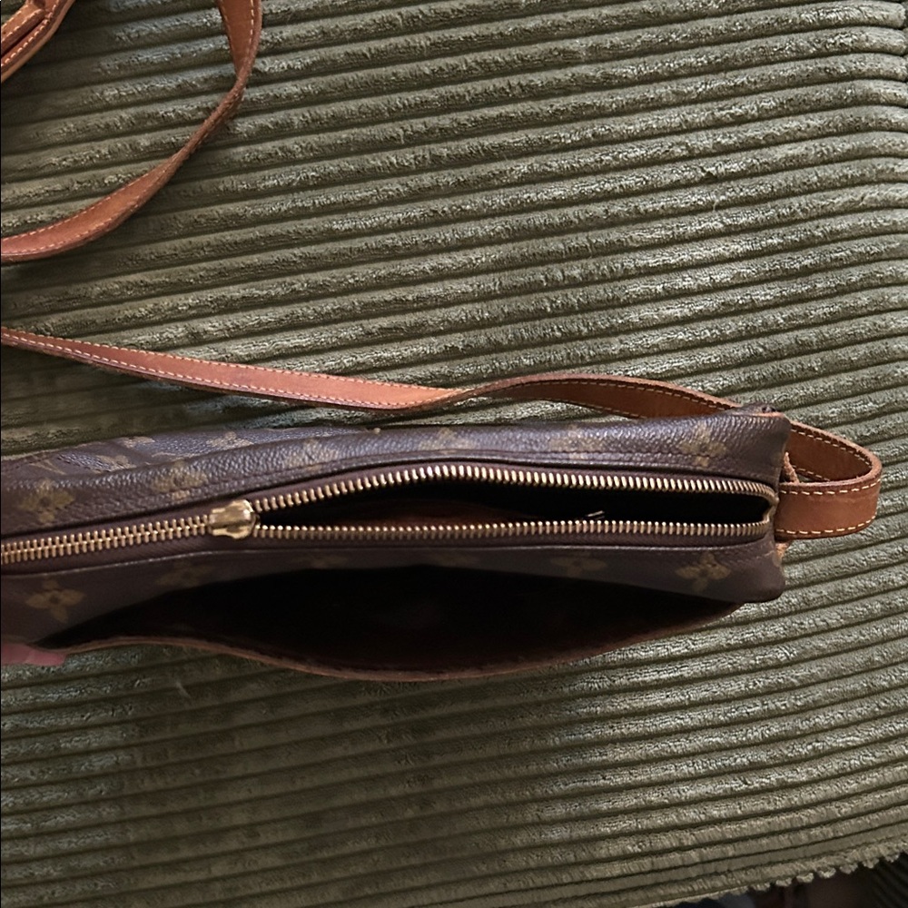 Louis Vuitton Brown Monogram Canvas Saddle Crossbody with Tan Trim - Picture 4 of 5